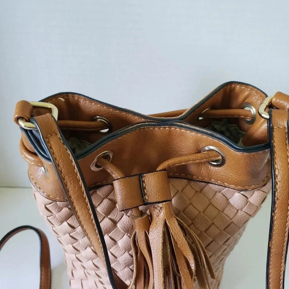 Simply Noelle Womans Small Brown Woven Drawstring Bucket Bag. - Picture 6 of 11